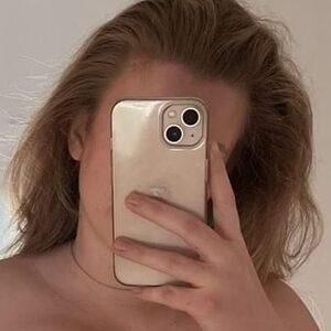 _amy4love_'s nudes and profile