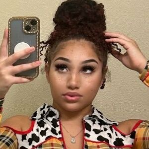 _hazelsent_'s nudes and profile