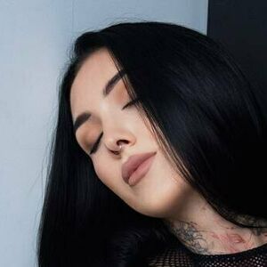 _Poison.lips_'s nudes and profile