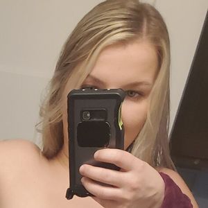 Abbysoutside's nudes and profile