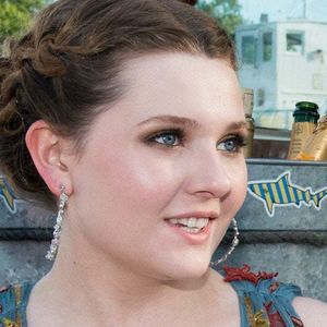Abigail Breslin's nudes and profile