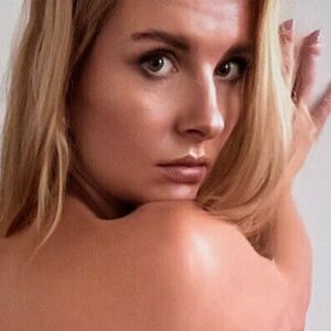 abigailrn's nudes and profile