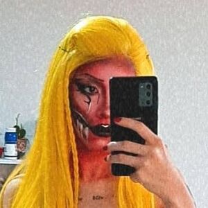 Acitrica's nudes and profile