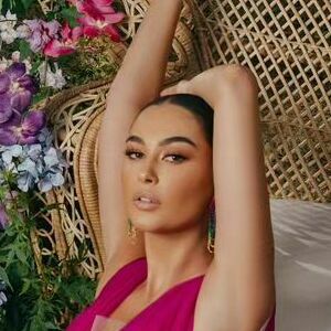 Adrola Dushi's nudes and profile