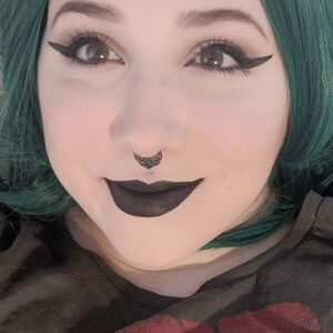 aerynabaddonfree's nudes and profile