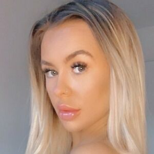 Aimee Chesters's nudes and profile