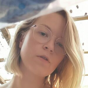 AimuCosplay's nudes and profile