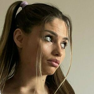 airinadafne's nudes and profile