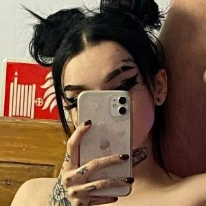 akumamai's nudes and profile