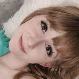 alaska_moon_glovefetish's nudes and profile