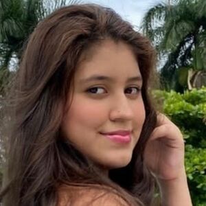 Aleja López's nudes and profile