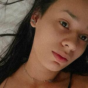 aleja22b's nudes and profile