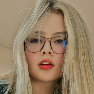 alexacalluwu's nudes and profile