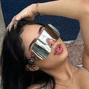 Alexia Magallon's nudes and profile