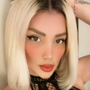 alexiablondexxl's nudes and profile
