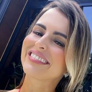 Aline Limas's nudes and profile