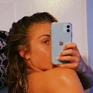 amyrebecca_bell's nudes and profile