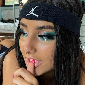 Andreea Teodorescu's nudes and profile