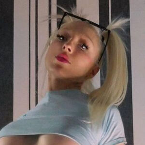 Aspen Fawn's nudes and profile