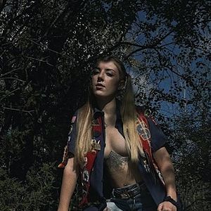 Becca Lynn's nudes and profile