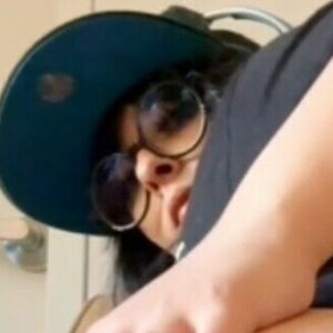 BeeFarmr's nudes and profile