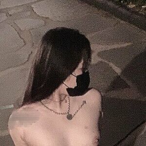 bella_0406_'s nudes and profile