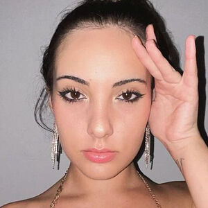 Belucaracciolo's nudes and profile
