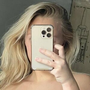 Blondebarbie18's nudes and profile