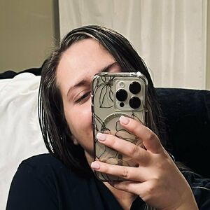 bootyl22's nudes and profile