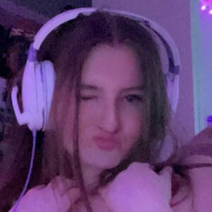 Brooklyn Benz's nudes and profile