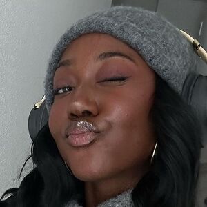 Carefreehamuyela's nudes and profile
