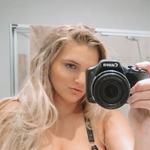 Caseyleighxox's nudes and profile