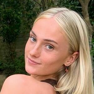 Chessielewis's nudes and profile