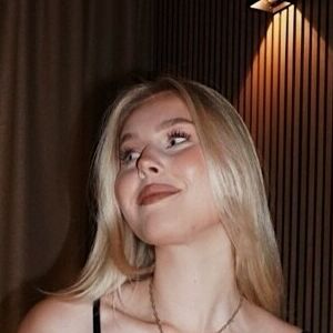 cirizle's nudes and profile