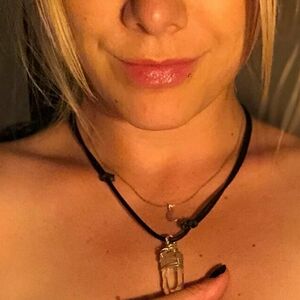 dahlia_free's nudes and profile