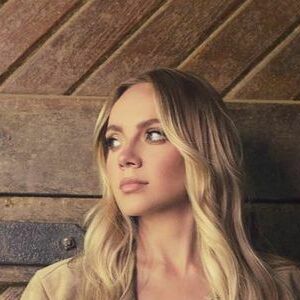 Danielle Bradbery's nudes and profile