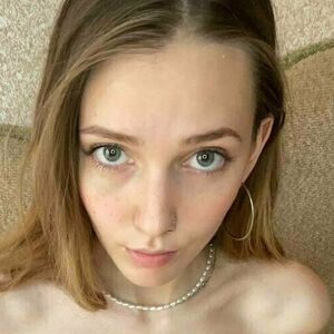 e.lina's nudes and profile