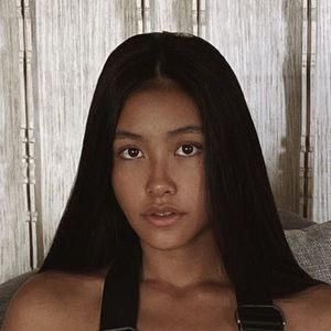 Elainethi's nudes and profile