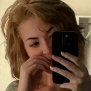 Elizabeth_bigbad's nudes and profile