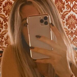 Ely Biella's nudes and profile