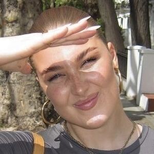 Emilia Baumgart's nudes and profile