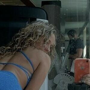 Emma Carlson's nudes and profile
