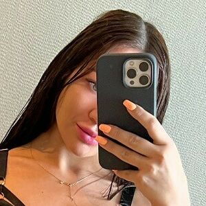 Emma Hill's nudes and profile