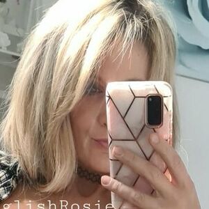 English_rose's nudes and profile