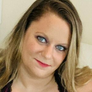 erikalovesfree's nudes and profile