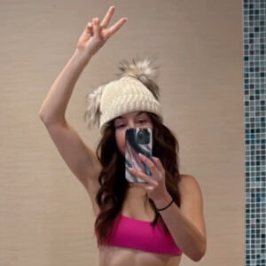 Erin Karpluk's nudes and profile