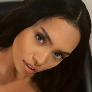 Esmy Laurier's nudes and profile
