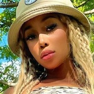 Essyonna's nudes and profile