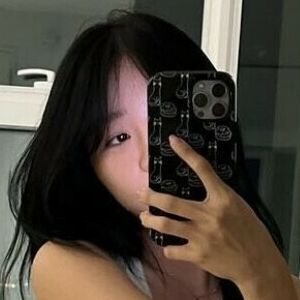 Evelyn Ha's nudes and profile