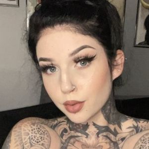 fallenmoon13's nudes and profile